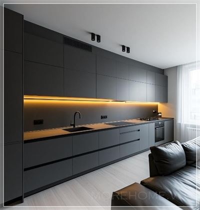 Một căn bếp tối giản với tủ bếp màu xám, đèn LED trên tường phía trên và dưới tủ, chậu rửa màu đen, tường...